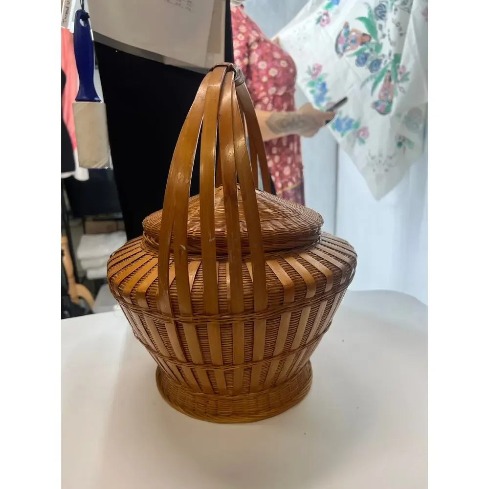 Vintage basket 40's hand-woven bamboo rattan ginger jar lidded handle pedestal